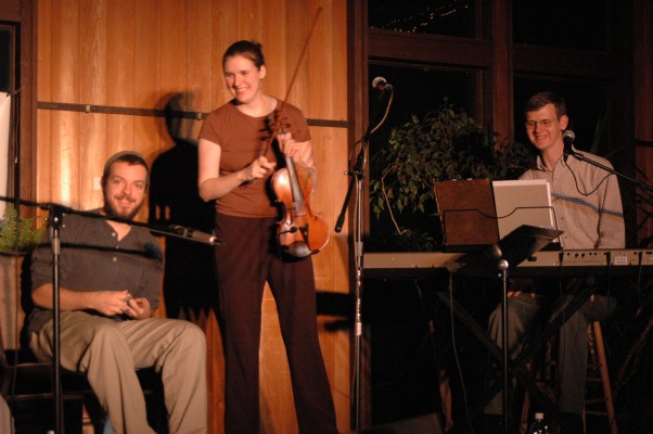 Megan, John, Charley, Folkus concert